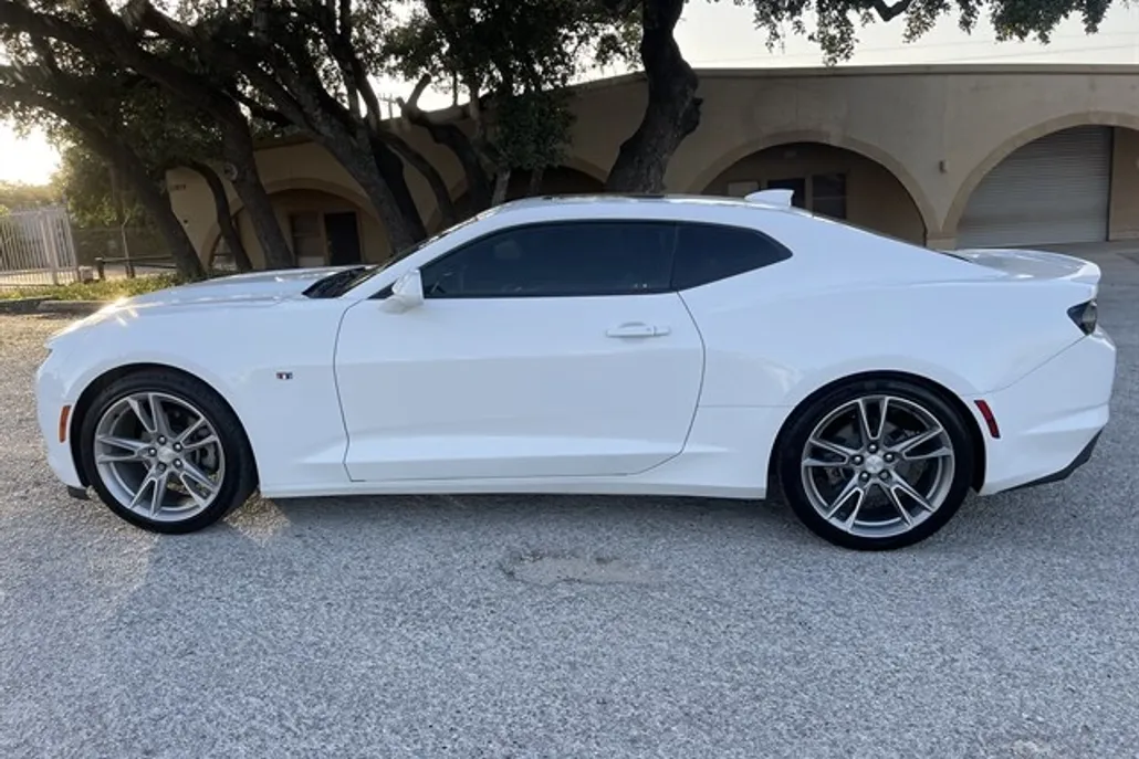 2019 Chevrolet Camaro photo 1