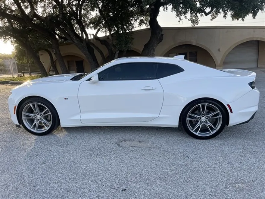 2019 Chevrolet Camaro photo 1