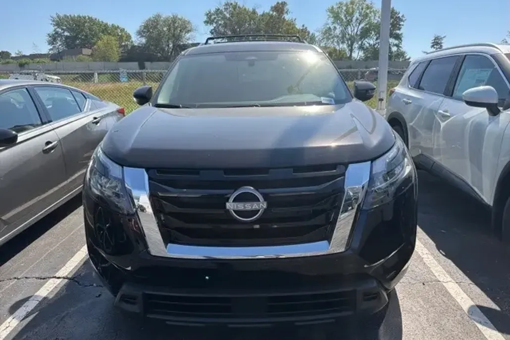 2025 Nissan Pathfinder SV photo 1