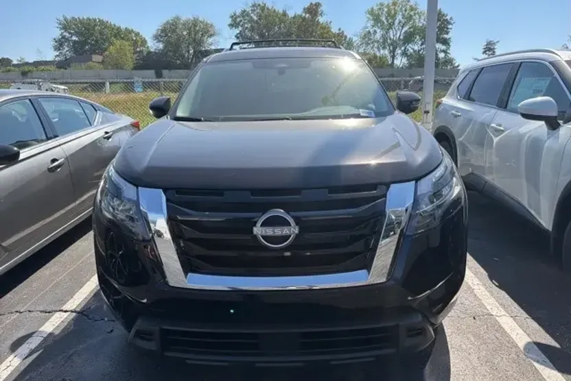 2025 Nissan Pathfinder SV photo 1