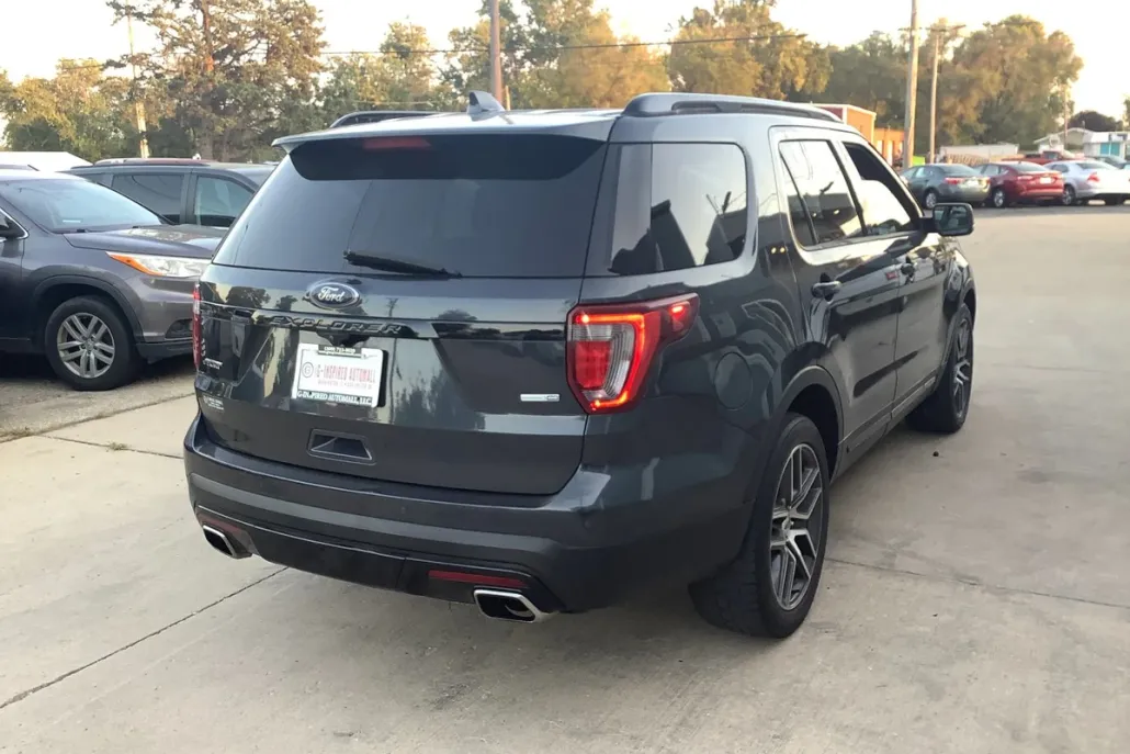 2017 Ford Explorer Sport photo 1
