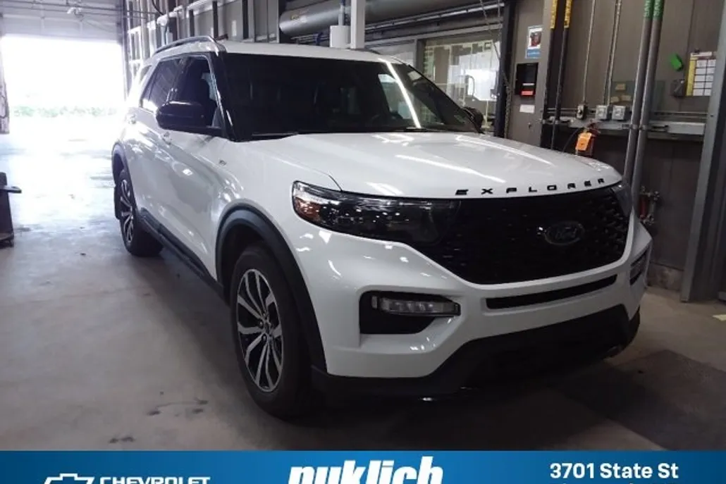 2022 Ford Explorer ST-Line photo 1