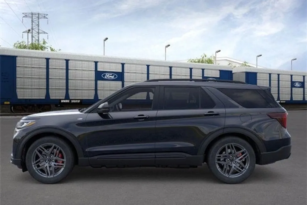 2025 Ford Explorer ST-Line photo 1