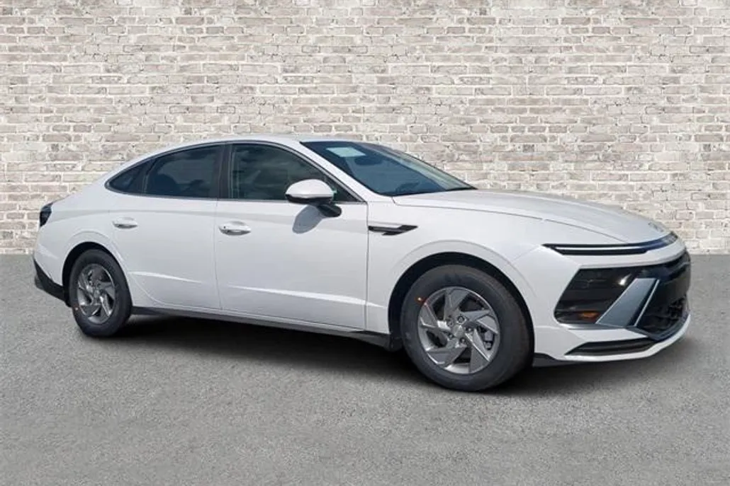 2025 Hyundai Sonata SE photo 1