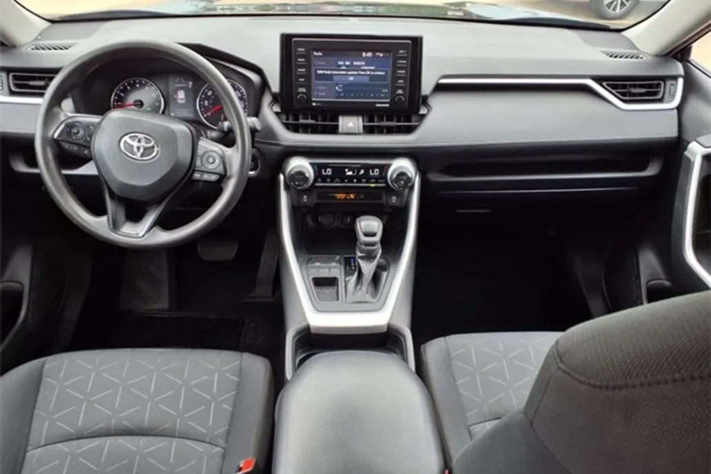 2021 Toyota RAV4 XLE photo 1