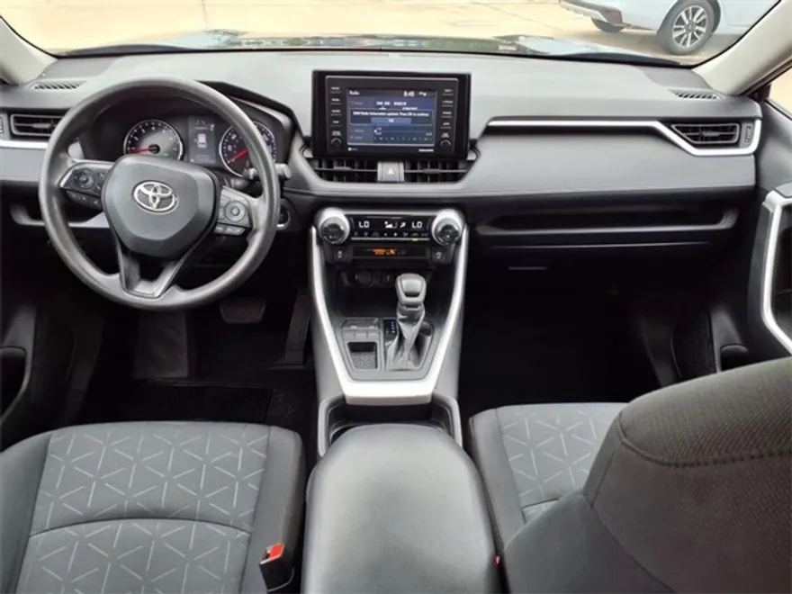 2021 Toyota RAV4 XLE photo 1