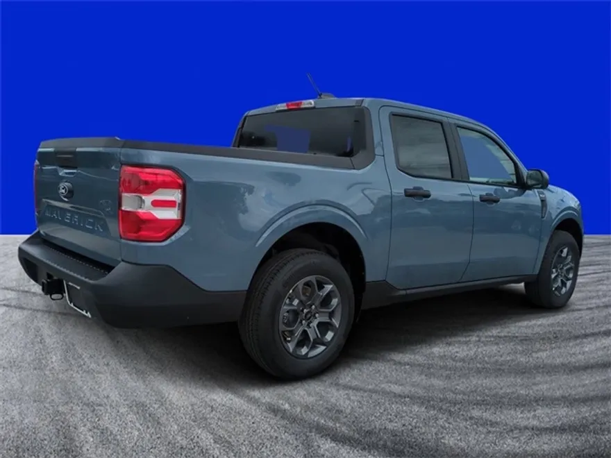2025 Ford Maverick XLT photo 1