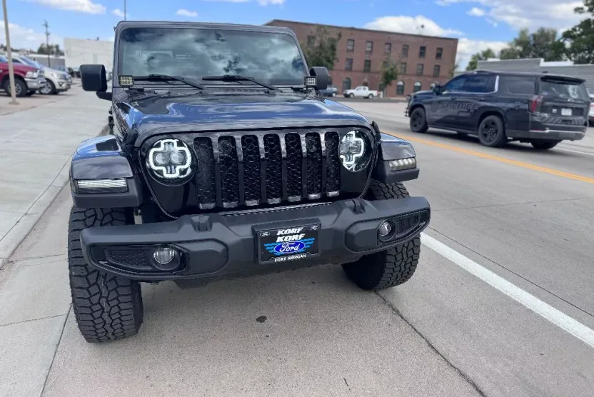 2023 Jeep Gladiator Willys photo 1
