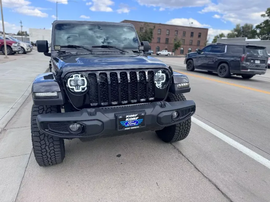 2023 Jeep Gladiator Willys photo 1