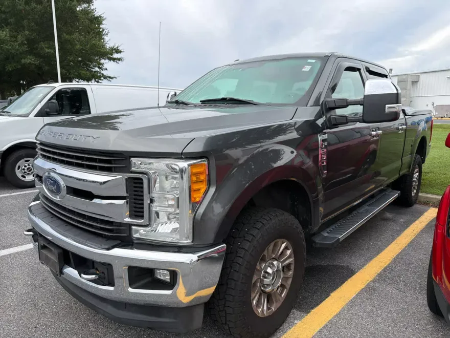 2017 Ford F-250 XLT photo 1