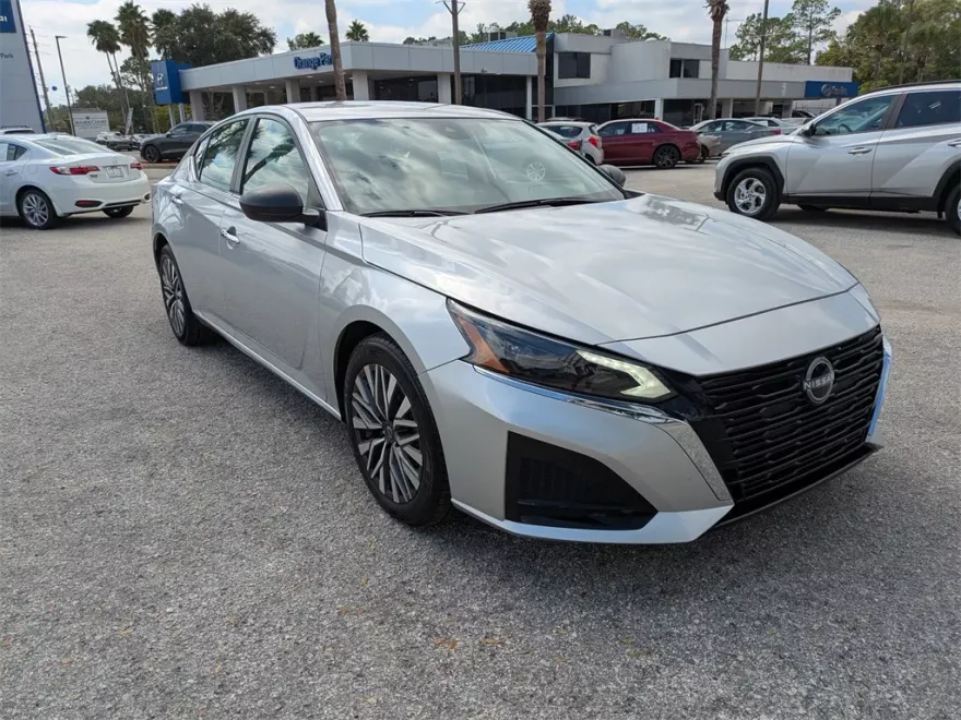 2024 Nissan Altima 2.5 SV photo 1