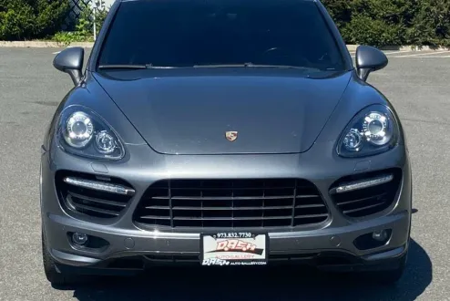 2013 Porsche Cayenne GTS photo 2