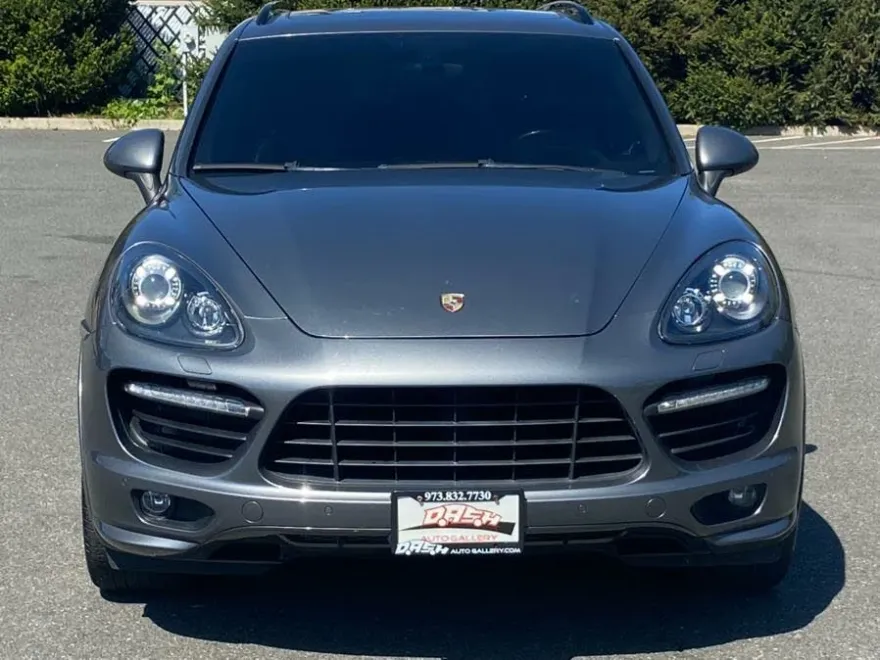 2013 Porsche Cayenne GTS photo 2
