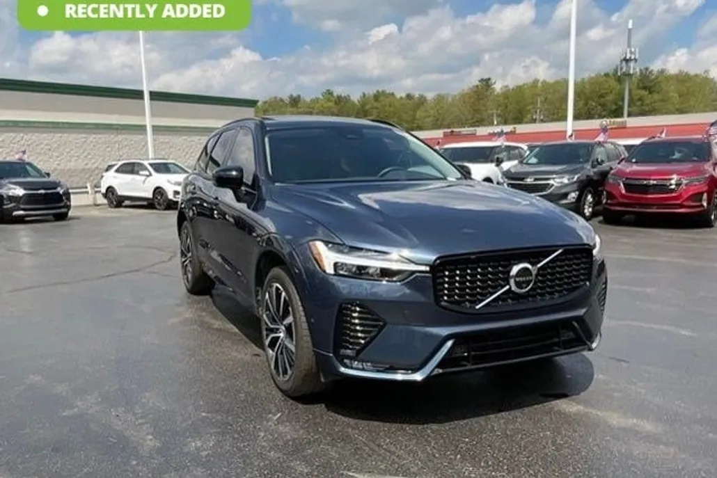 2023 Volvo XC60 B5 Plus photo 1