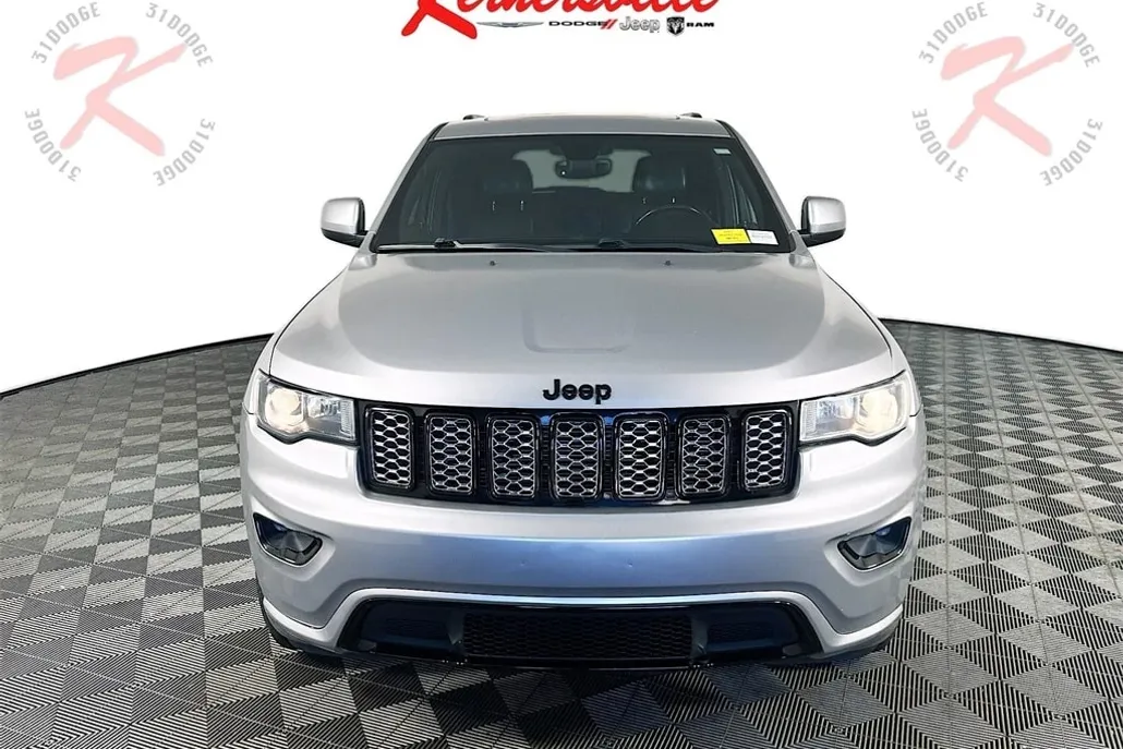 2017 Jeep Grand Cherokee Laredo photo 1