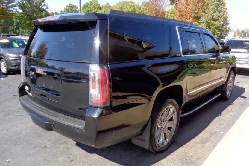 2019 Gmc Yukon XL SLT photo 1