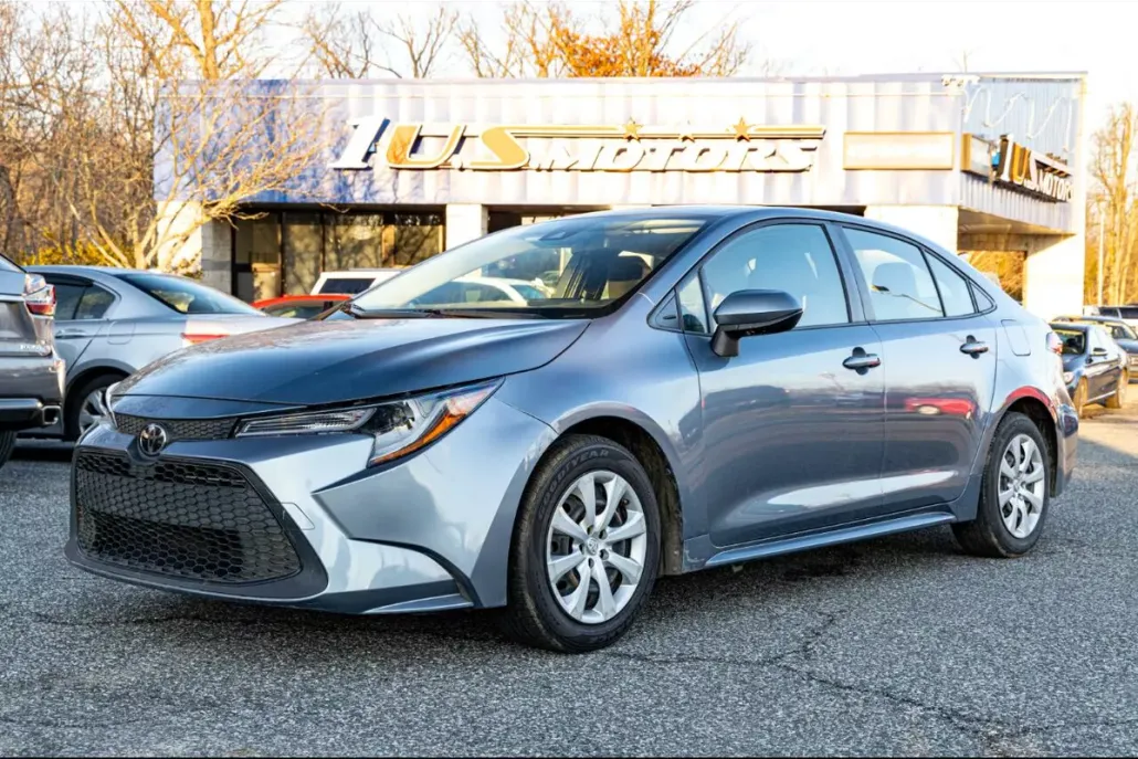 2021 Toyota Corolla LE photo 1