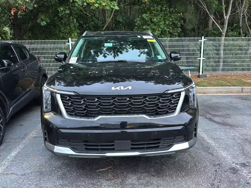 2024 Kia Sorento S photo 1