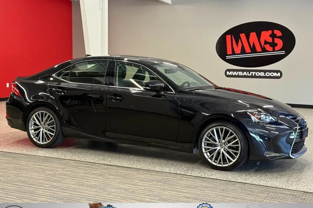 2018 Lexus IS 300 photo 1