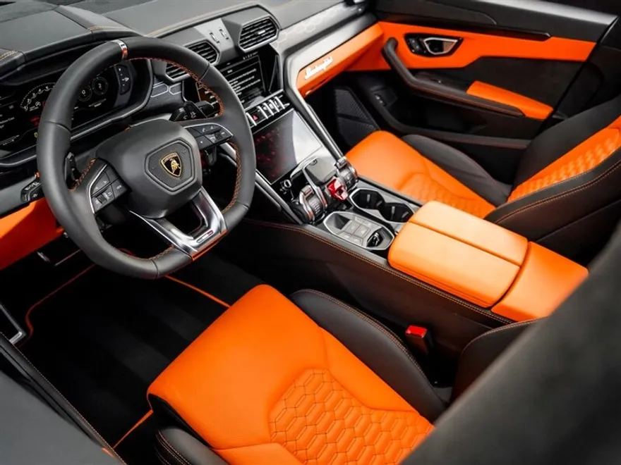 2022 Lamborghini Urus photo 2