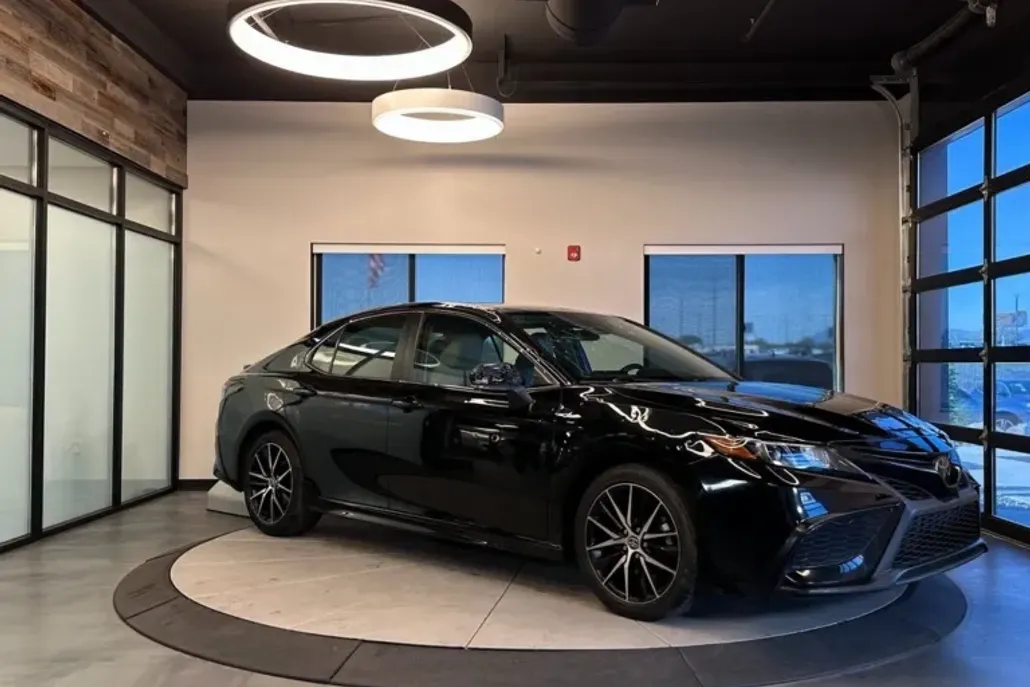 2022 Toyota Camry SE photo 1
