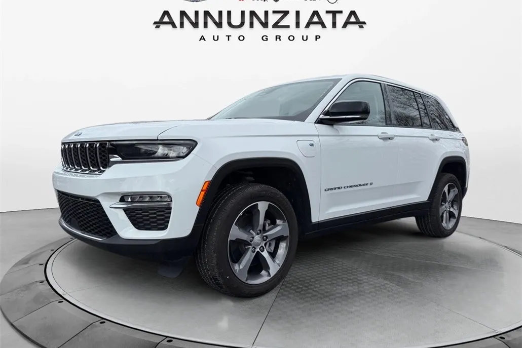 2022 Jeep Cherokee 4xe Sport photo 1