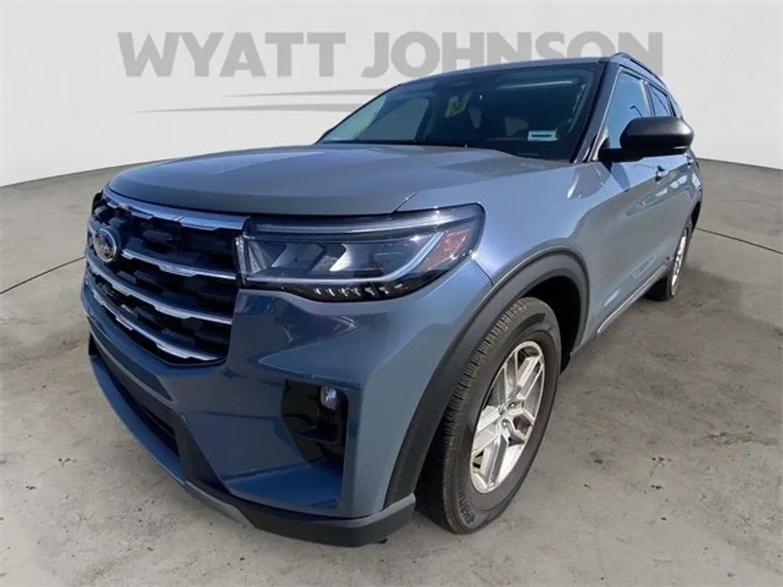 2025 Ford Explorer photo 1