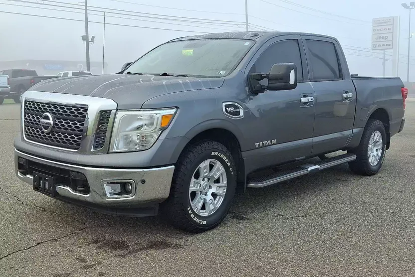 2017 Nissan Titan SV photo 1