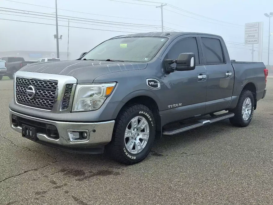 2017 Nissan Titan SV photo 1