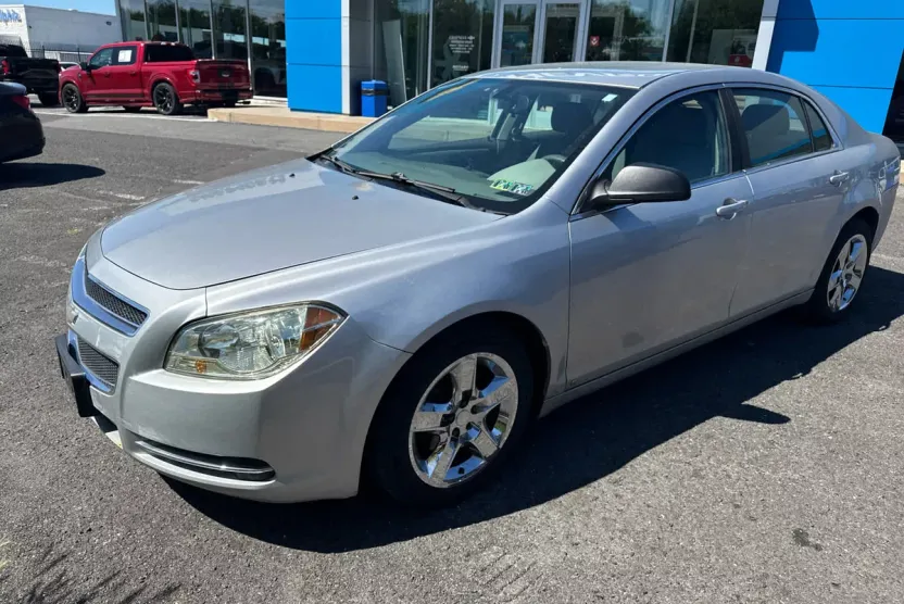 2009 Chevrolet Malibu LS photo 1