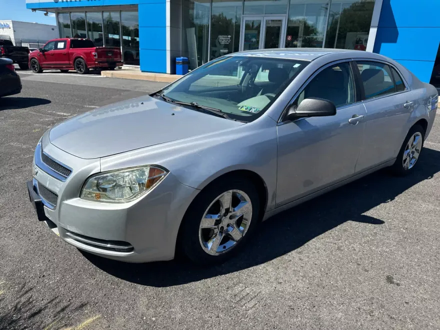 2009 Chevrolet Malibu LS photo 1