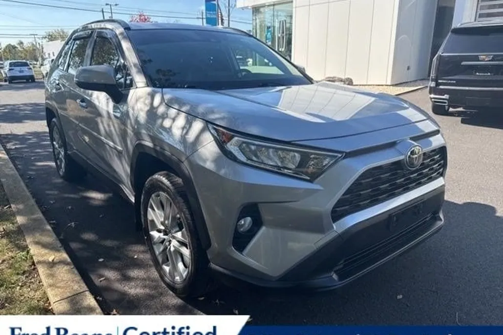 2019 Toyota RAV4 XLE Premium photo 1