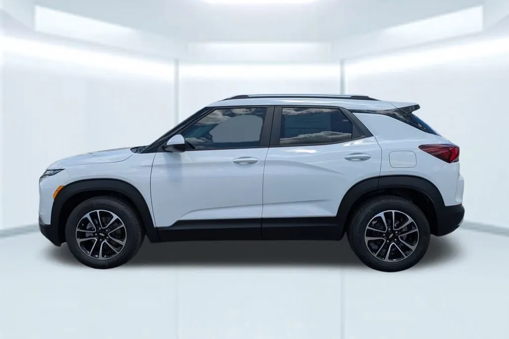 2026 Chevrolet Trailblazer LT photo 1