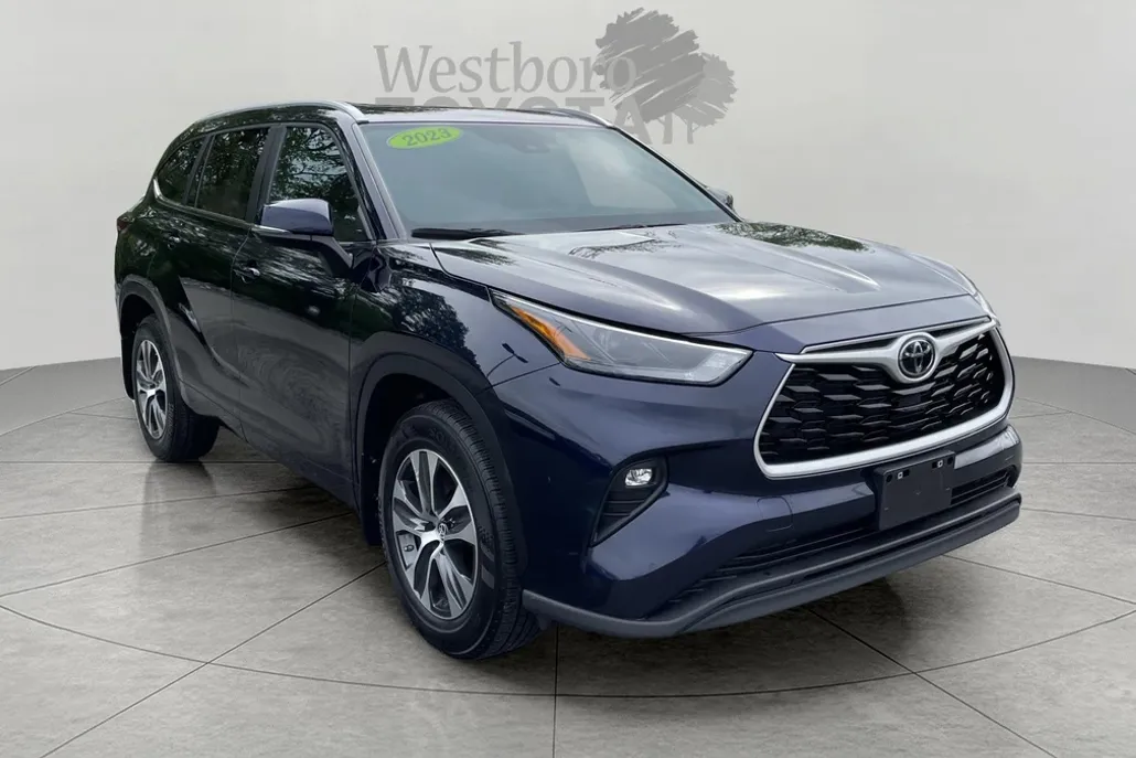 2023 Toyota Highlander XLE photo 1