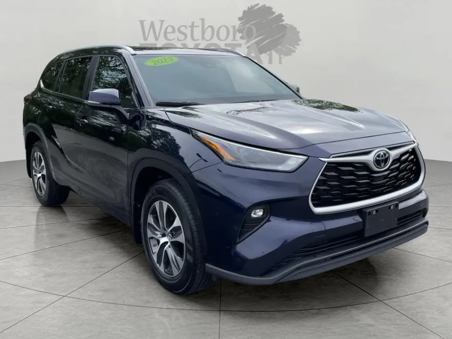 2023 Toyota Highlander XLE photo 1