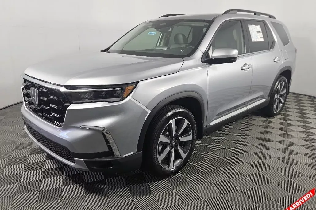 2025 Honda Pilot Touring photo 1