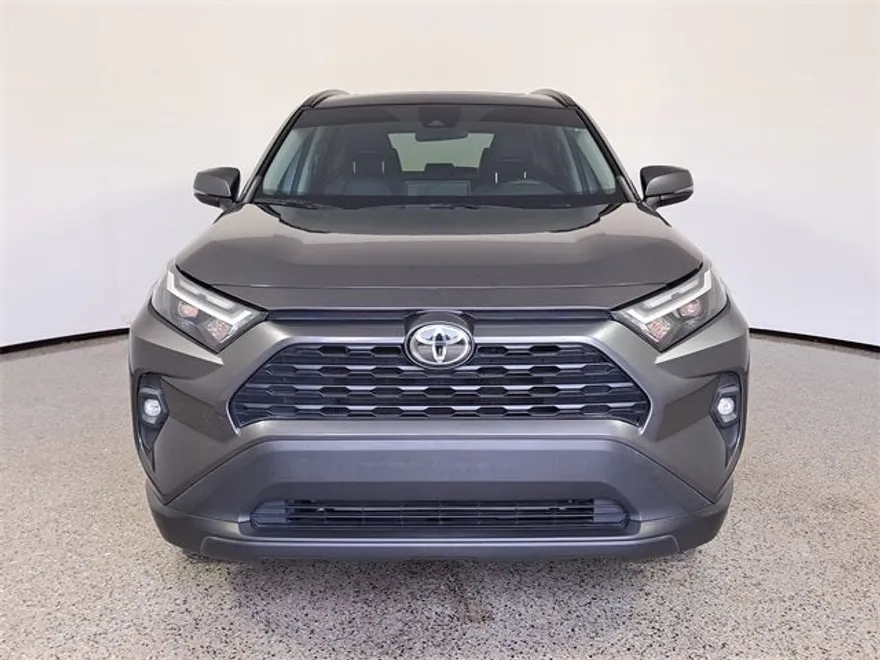 2022 Toyota RAV4 XLE Premium photo 1