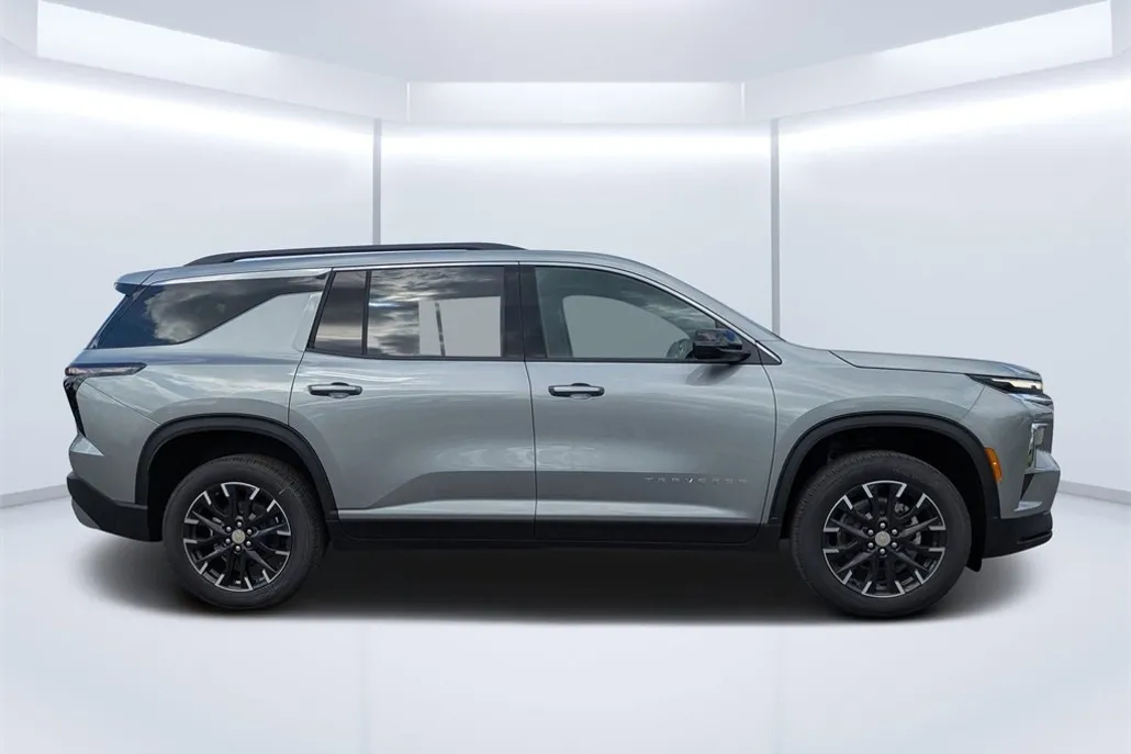 2026 Chevrolet Traverse photo 1