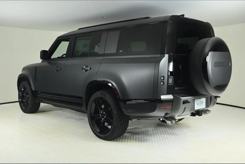 2026 Land Rover Defender photo 1