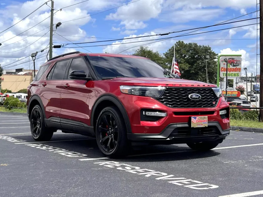 2021 Ford Explorer ST photo 1