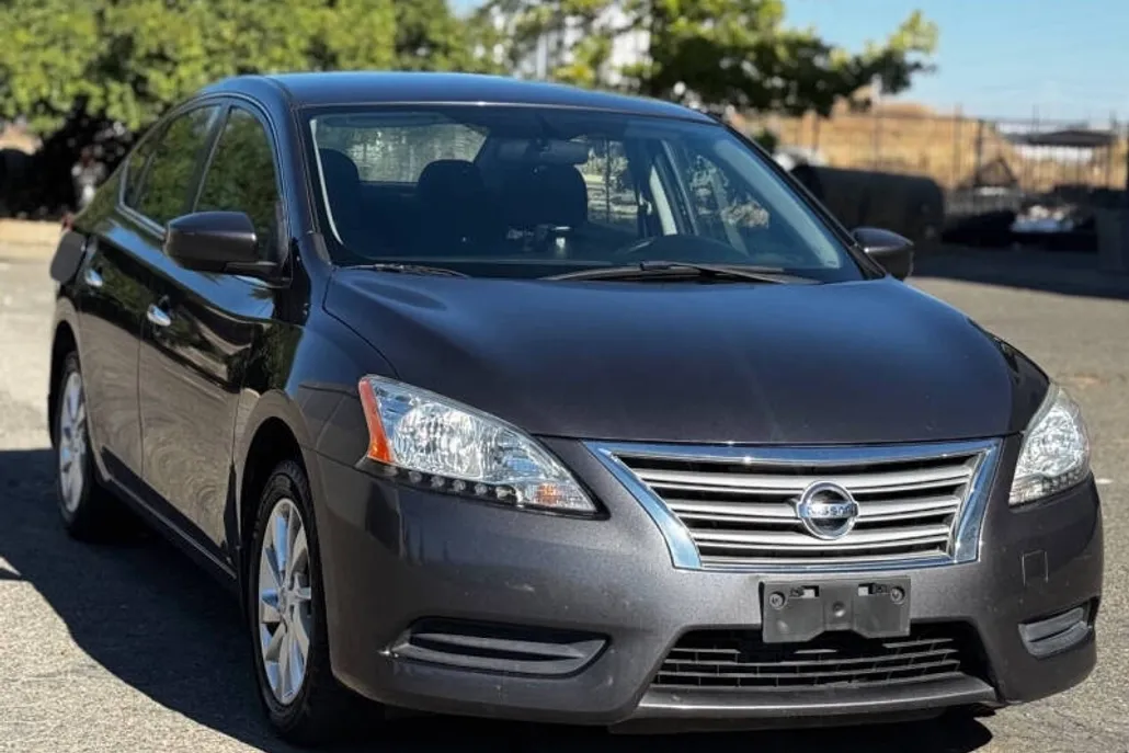 2013 Nissan Sentra SV photo 1