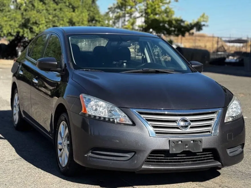 2013 Nissan Sentra SV photo 1