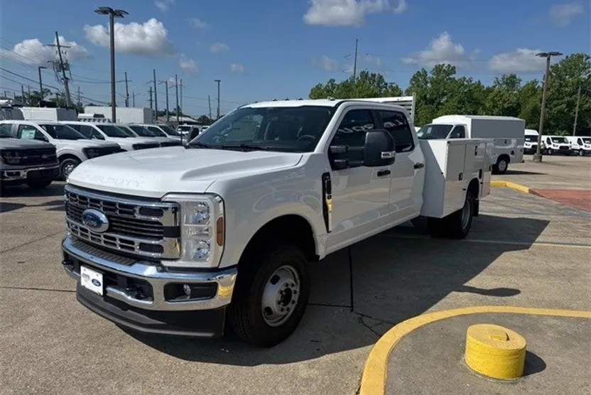 2025 Ford F-350 photo 1