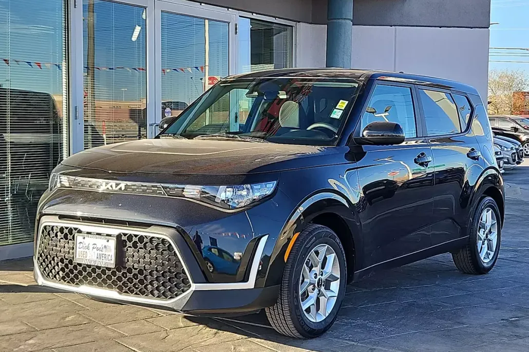 2023 Kia Soul LX photo 1