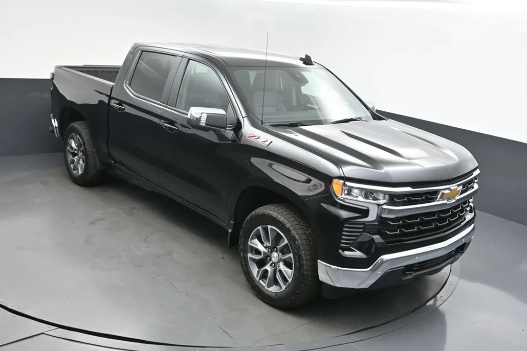 2026 Chevrolet Silverado 1500 LT photo 1