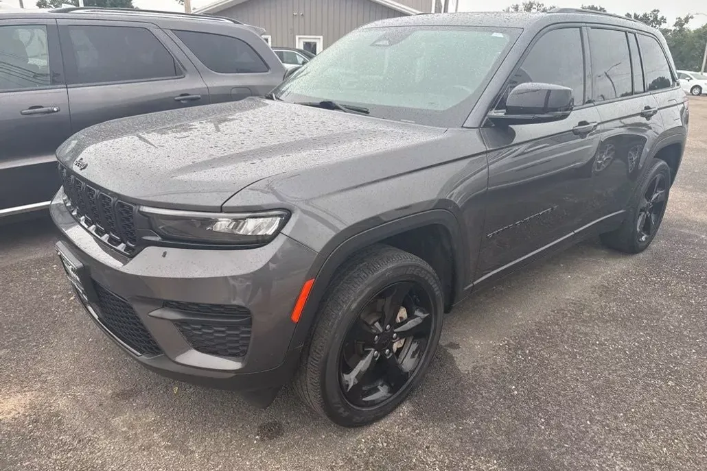 2022 Jeep Grand Cherokee Altitude photo 1
