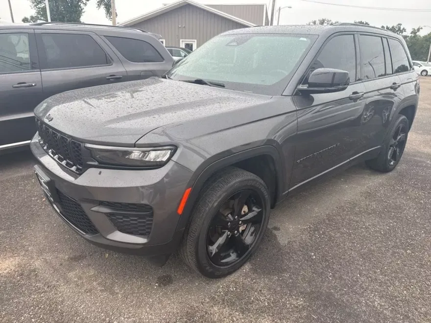 2022 Jeep Grand Cherokee Altitude photo 1