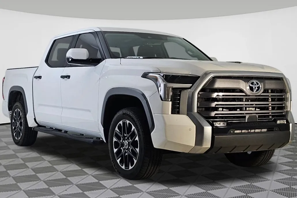 2023 Toyota Tundra Limited CrewMax photo 1