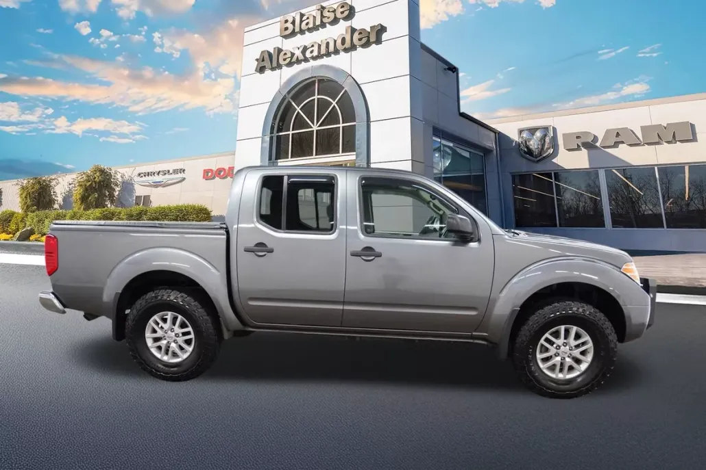 2017 Nissan Frontier Crew Cab SV photo 1
