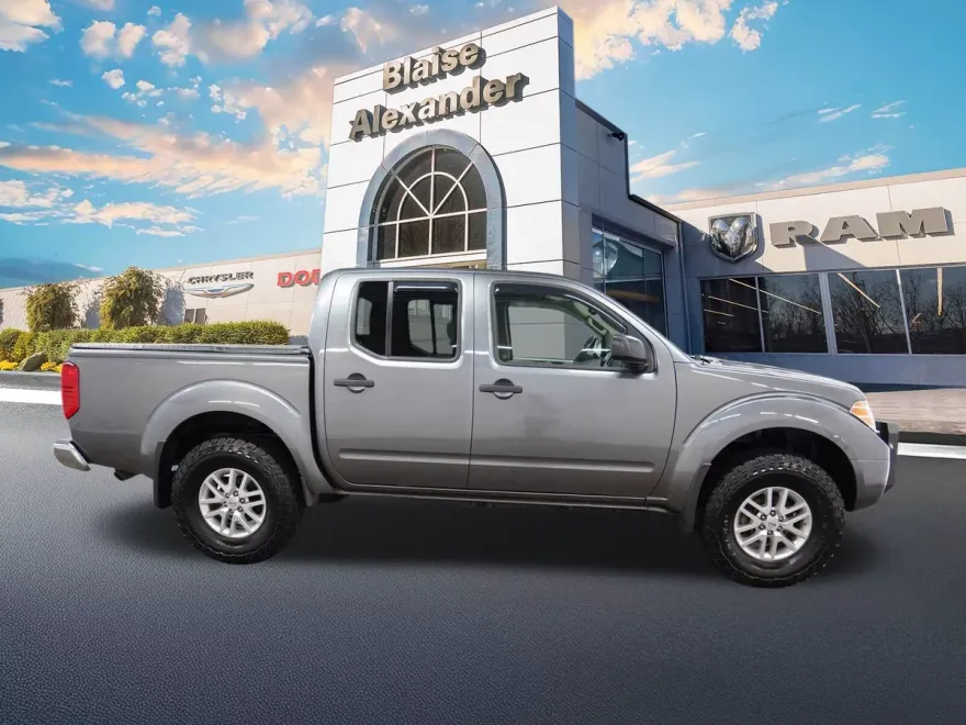 2017 Nissan Frontier Crew Cab SV photo 1